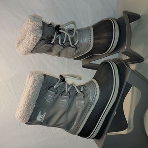 Sorel NY1962-053 Grey Faux Fur Waterproof Duck Winter Boots Youth size 1